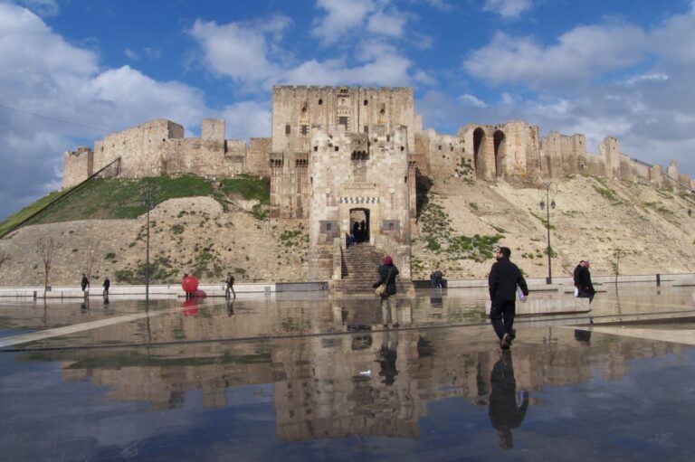 قلعة حلب: دليل الزيارة الكامل (المواعيد، الرسوم، وما حولها) 1 زيارة قلعة حلب